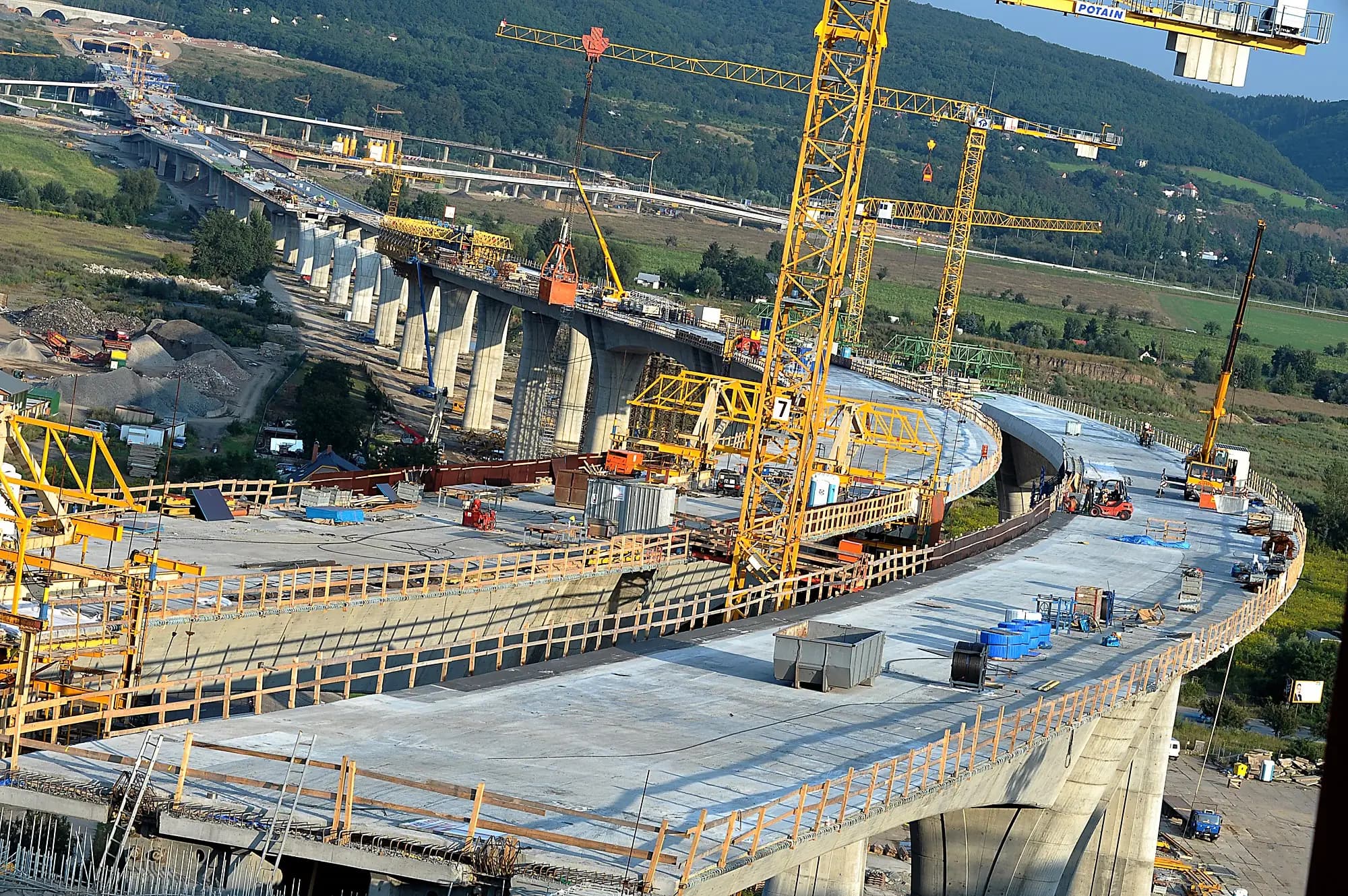 Betongen som bærer infrastrukturen.